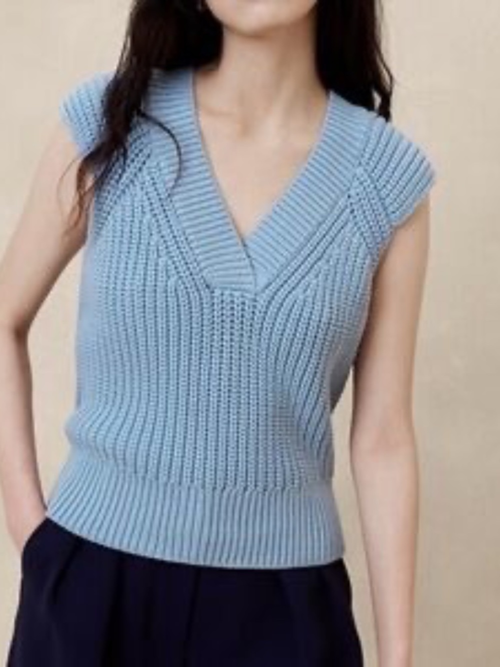 🛍️ NWOT Women's M Banana Republic Adorable Blue Knit Sweater V-Neck Tank! 💙✨